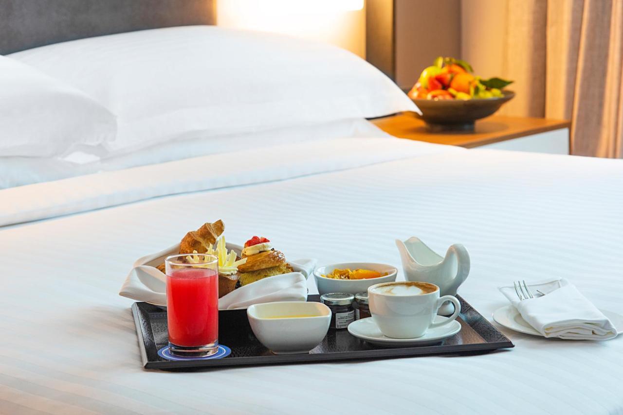 Asiana Grand Hotel Dubai Exterior photo Room service